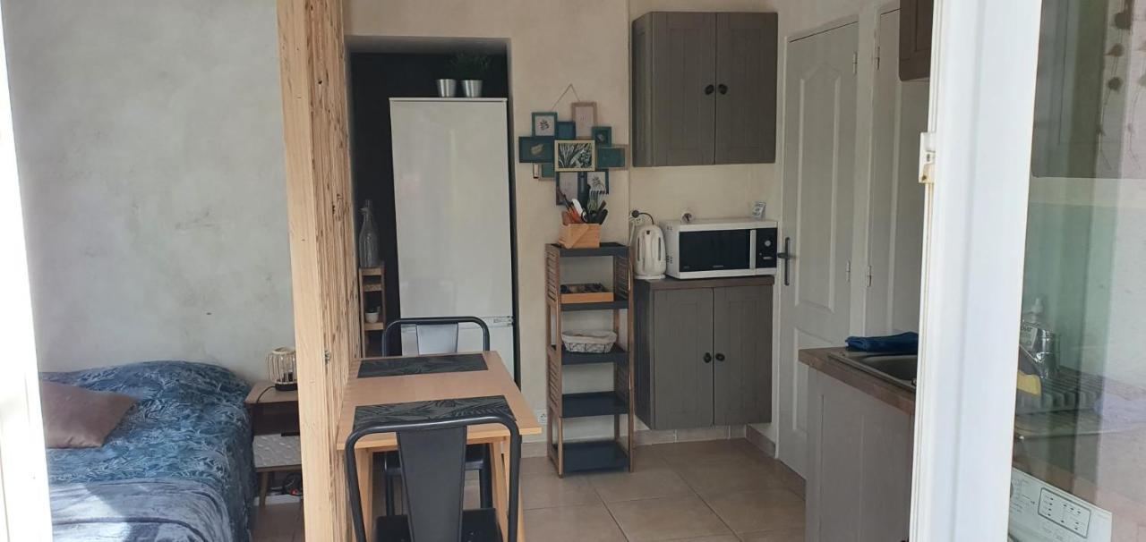 Studio Cosy Avec Grande Terrasse Au Calme Villa Saint-Cyr-sur-Mer Exterior photo